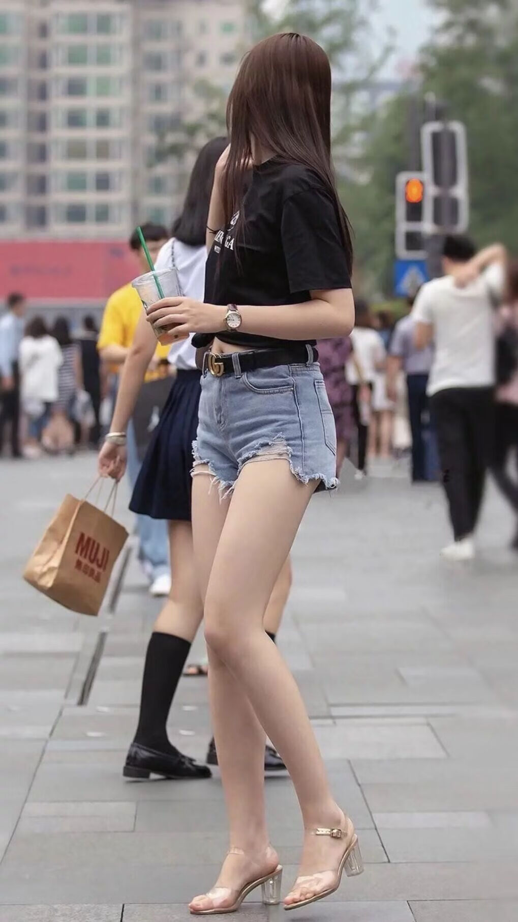 乌迪内斯主场-击败维罗纳，主队前锋梅开二度全取三分稳居中游，乌迪内斯今天比赛